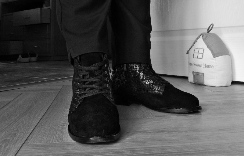 Černé kožené tenisky Filippo DP7405/25 BK