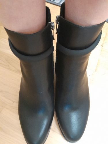 Černé kožené kotníkové boty Filippo DBT6575/24 BK