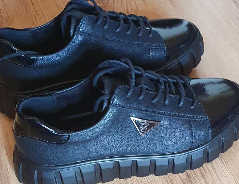 Černé kožené sneakersy Filippo DP4138/24 BK
