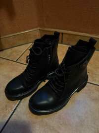 Černé kožené kotníkové boty Filippo DBT6412/24 BK