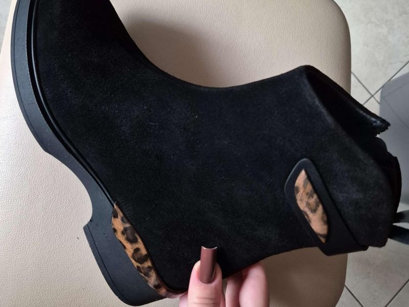 Černé kožené kotníkové boty Filippo DBT7182/25 BK