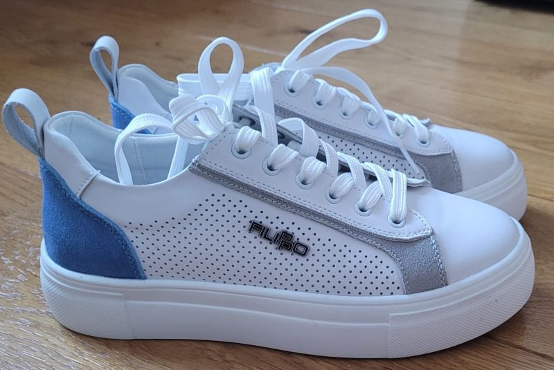 Bílá a modrá kožené sneakersy Filippo DP6040/24 BL GR