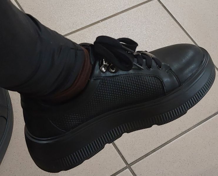 Černé kožené sneakersy Filippo DP6382/24 BK