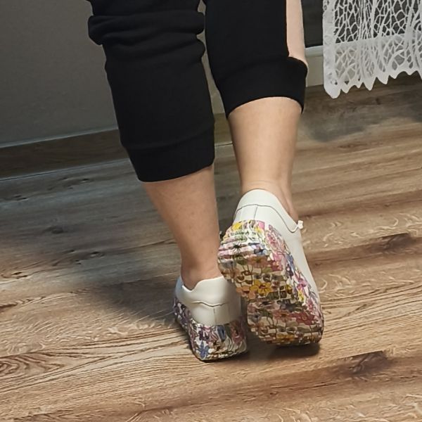 Bílé kožené tenisky Filippo DP7507/26 WH MLT