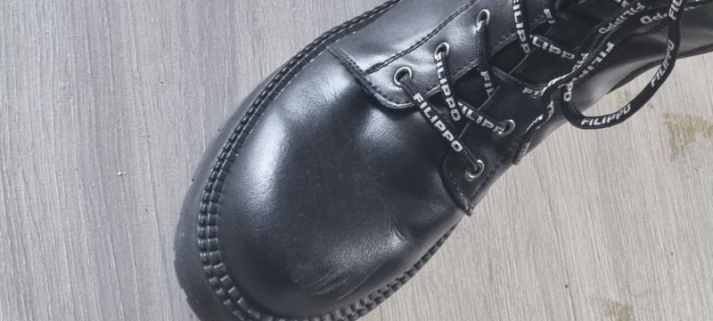 Černé kožené kotníkové boty Filippo DBT7256/25 BK