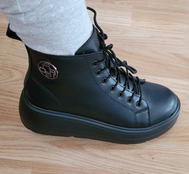 Černě kožené boty Filippo DBT6374/24 BK