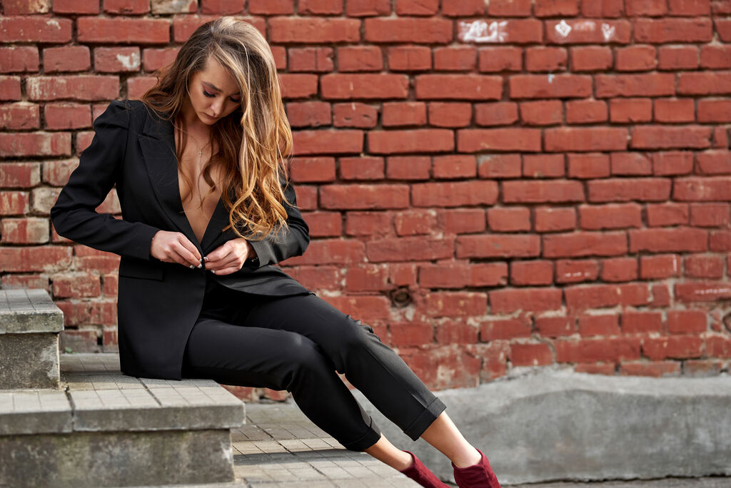 Jaké boty nosit k dámskému kostýmu? Nápady na stylové komplety