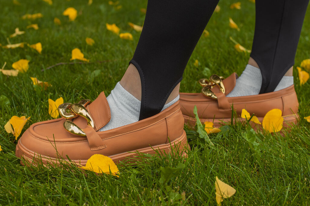 Jak nosit ponožky s mokasíny? Rady pro muže a ženy